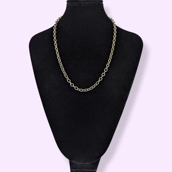 V. Sturdy Metal Chain Necklace - Picture 2 of 6